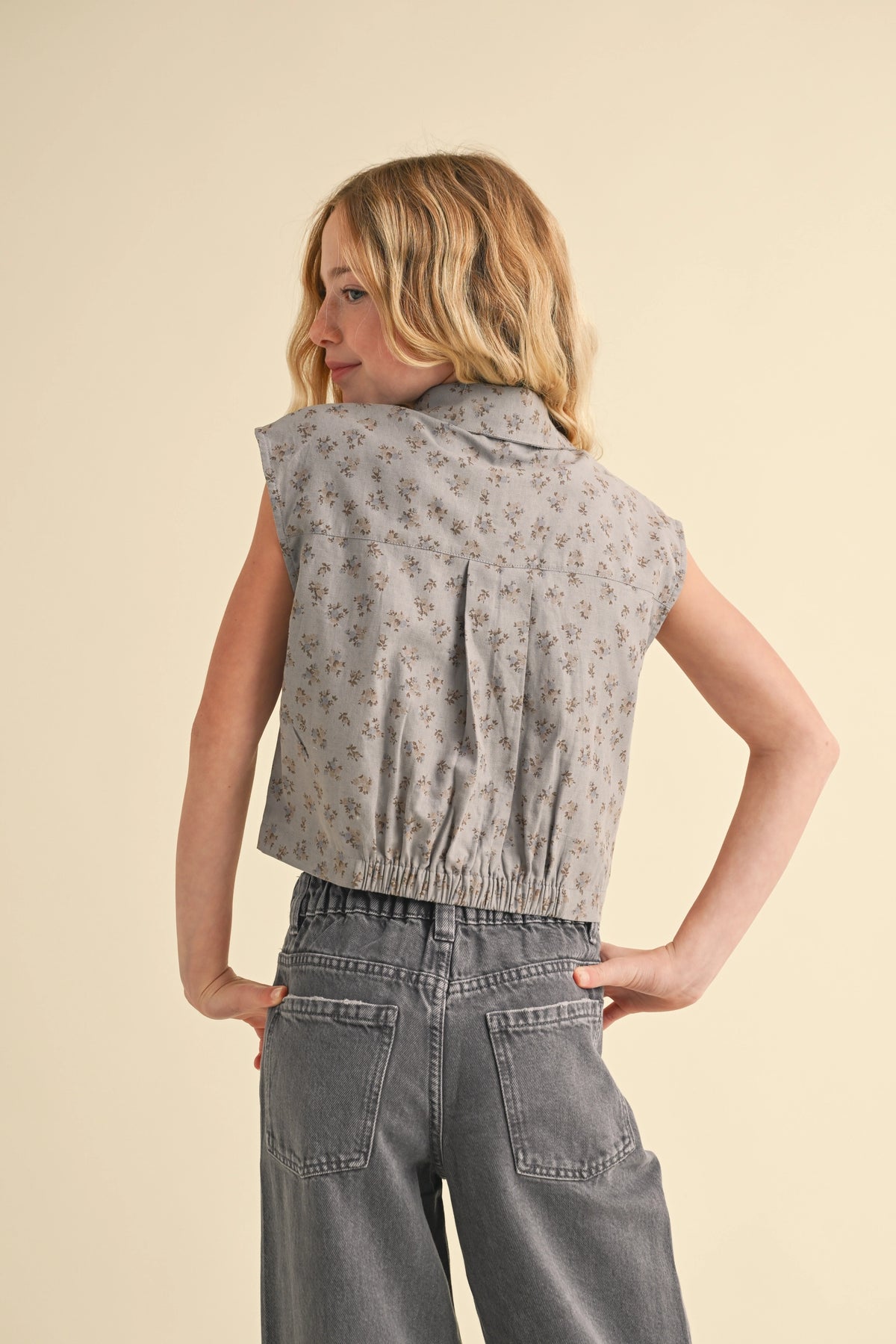Sleeveless Button Up Cropped Shirt - Chambray Floral
